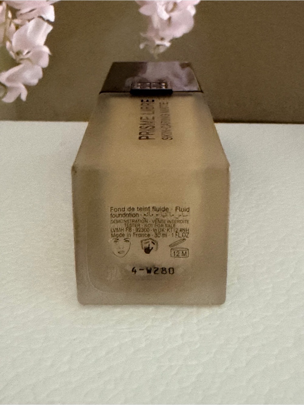 4-W280-Givenchy Prisme Libre Skin-Caring Matte Foundation -NWOB - Picture 3 of 3